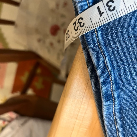 Levi's 512 Jeans Womens 10M W30 L32  Perfectly Slimming Straight Leg - Picture 9 of 10